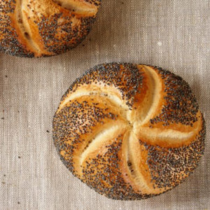 Kaiser roll stamper