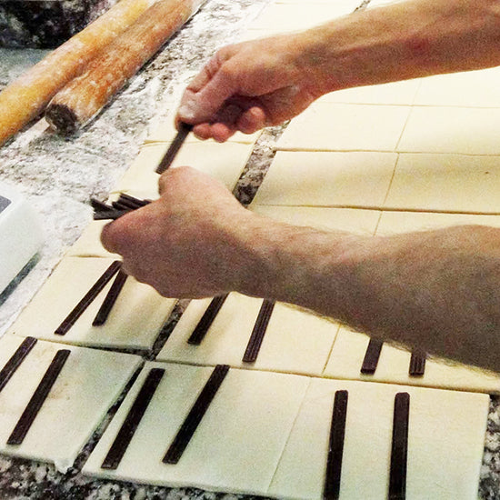 Valrhona Dark Baking Extruded Sticks- Chocolate Batons Boulangers for Croissants and Pain au Chocolat. 44% Cacao (3.5 Lbs, 1,6 kg)